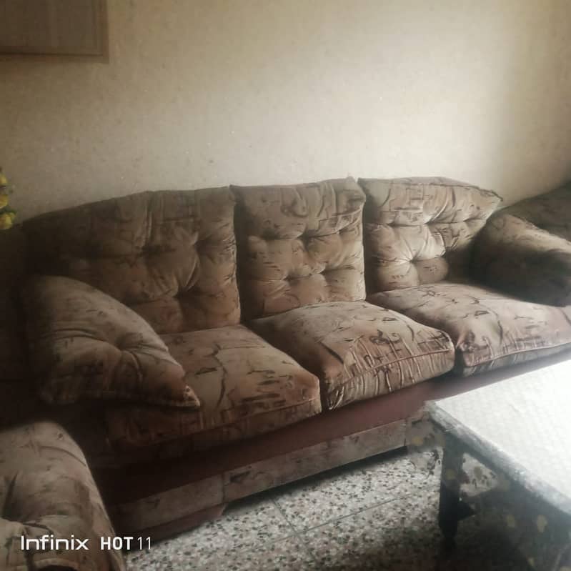 5 seaters sofa set . 2