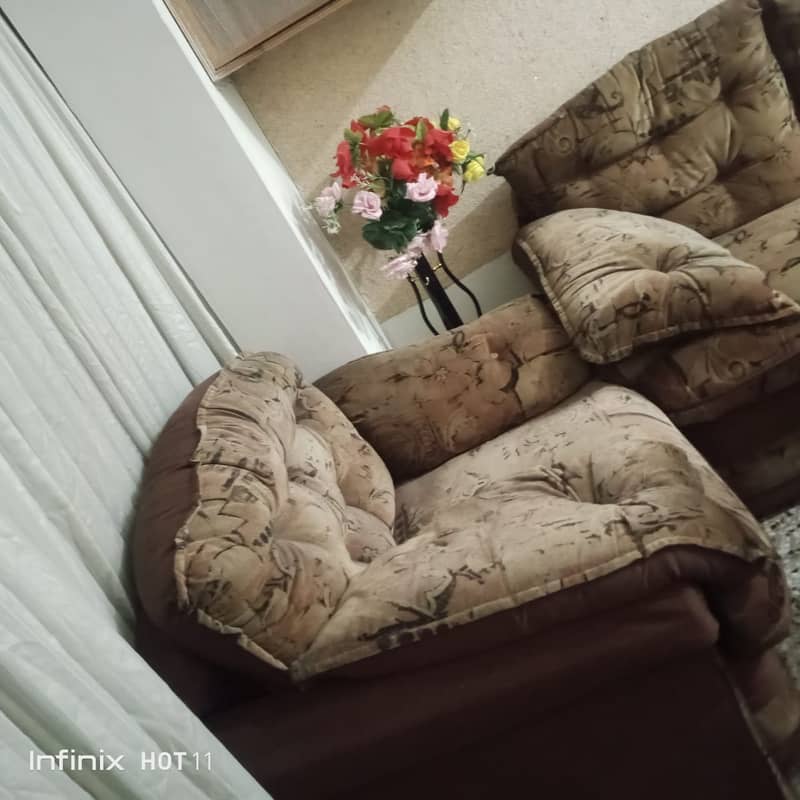 5 seaters sofa set . 4