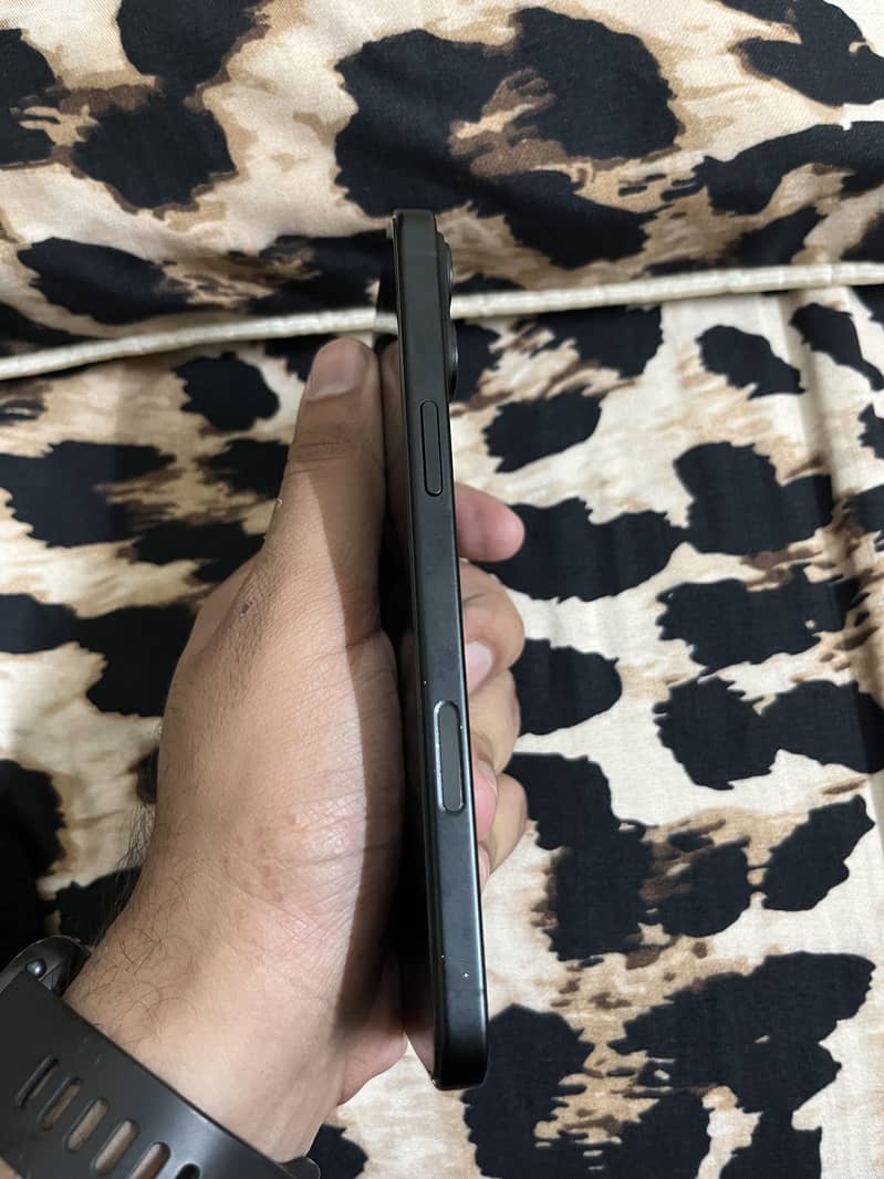 Apple iPhone 16 Plus 2