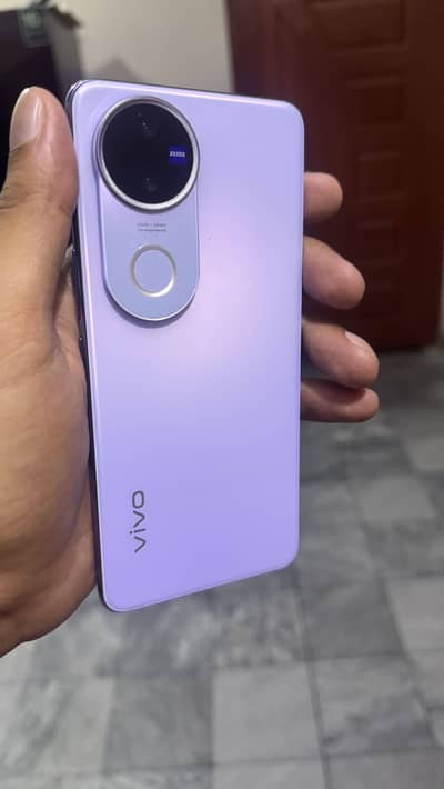 Vivo V50