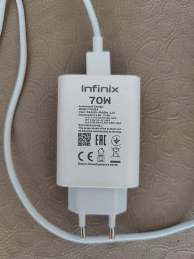 infinix 70 W box pulled out