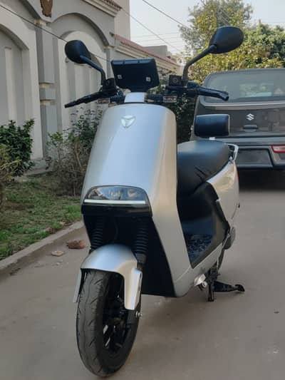 Yadea G5