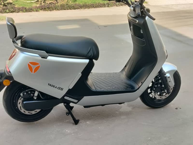 Yadea G5 1