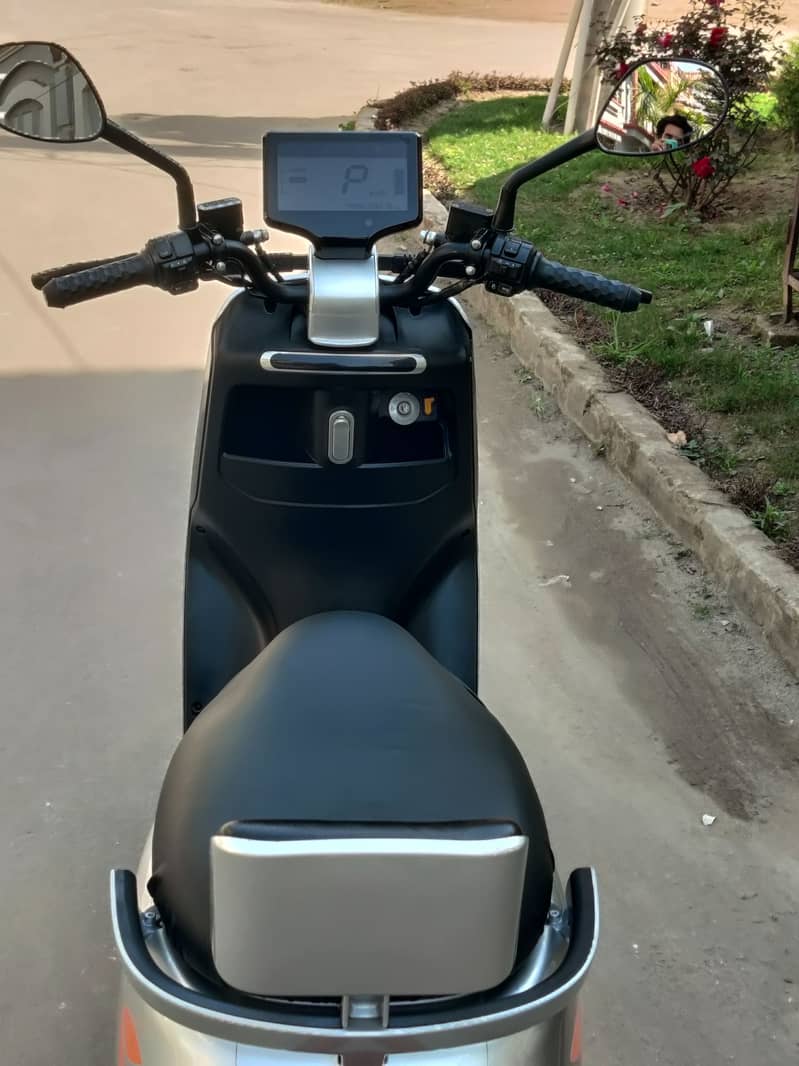 Yadea G5 7