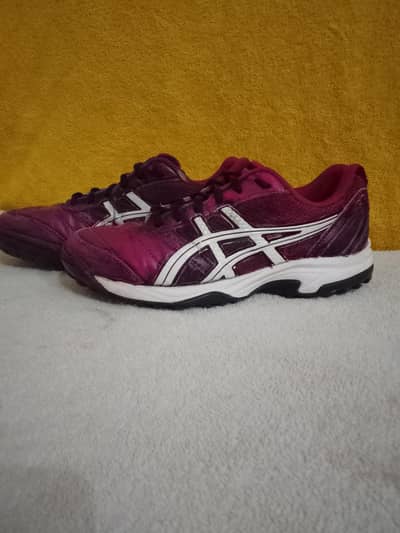 Asics gripper shoes