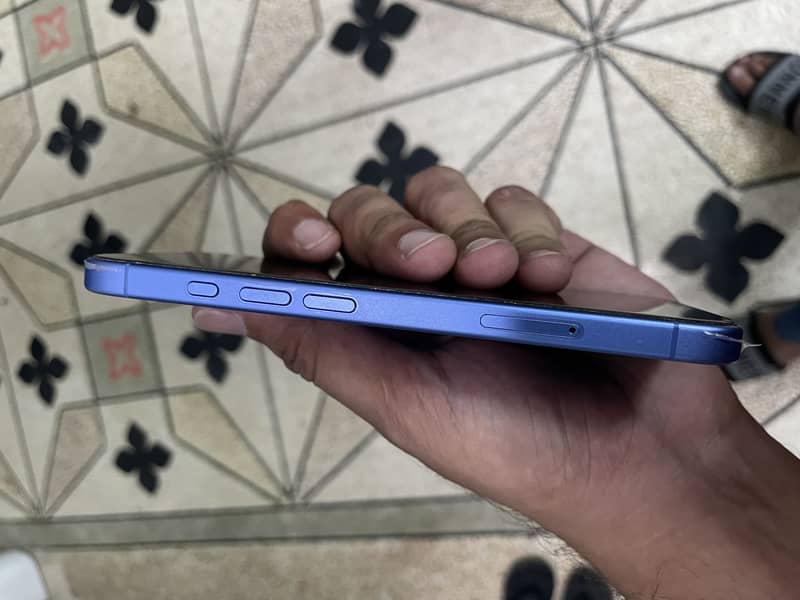 Apple iPhone 16 3