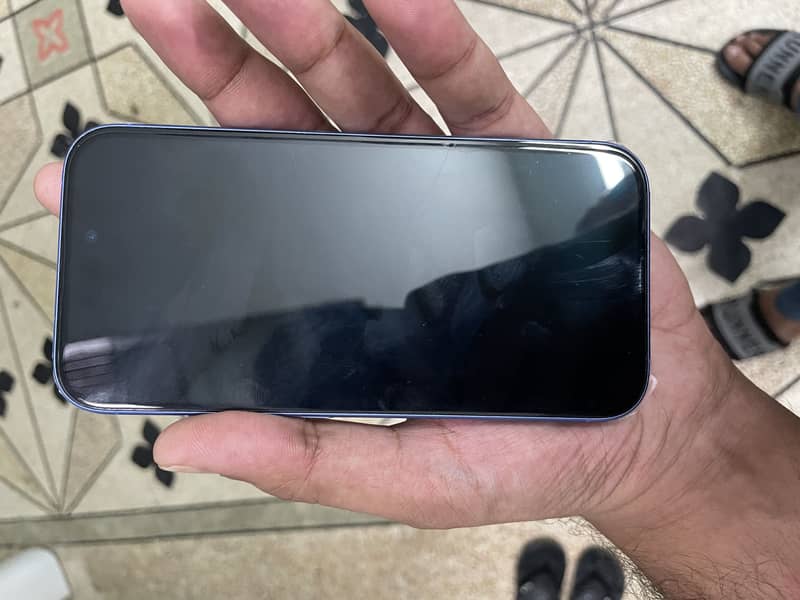 Apple iPhone 16 4