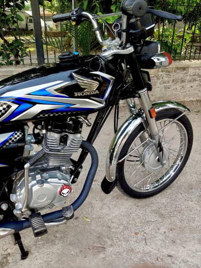 Honda 125 Model 2024/2025 Black Febulus Premium Class Honda For Sale!