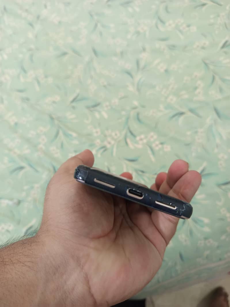 Google Pixel 8 4