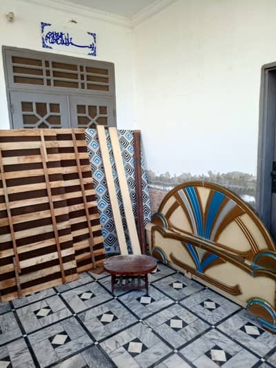 Wood bed in dico paint03066868656