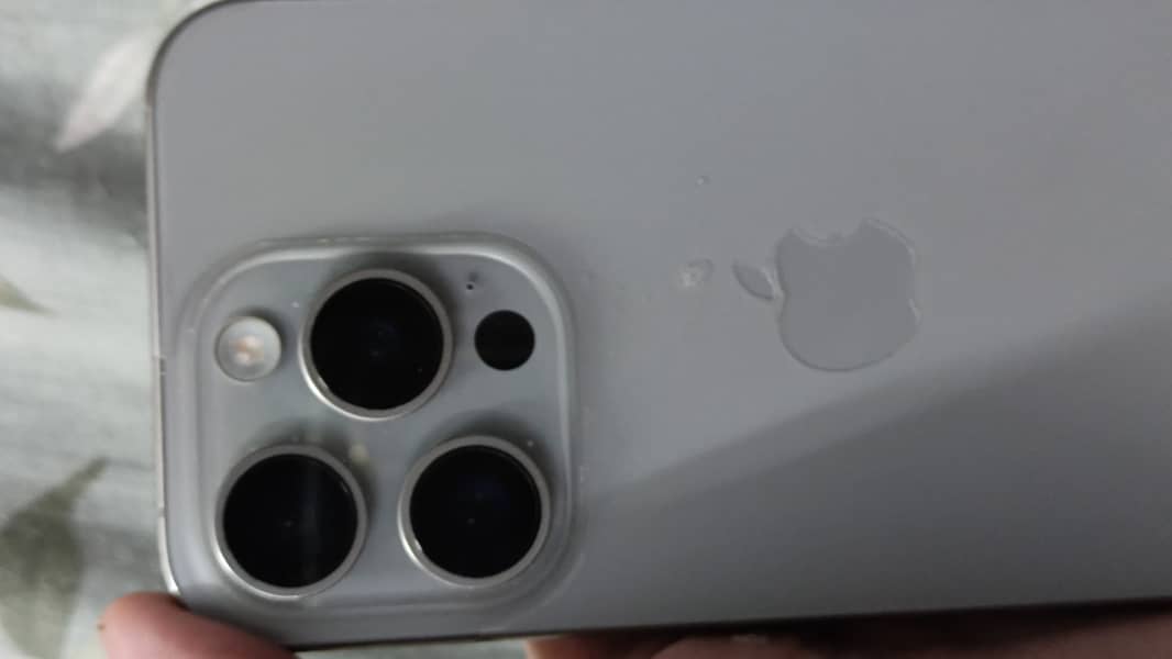 Apple iPhone 15 Pro 1