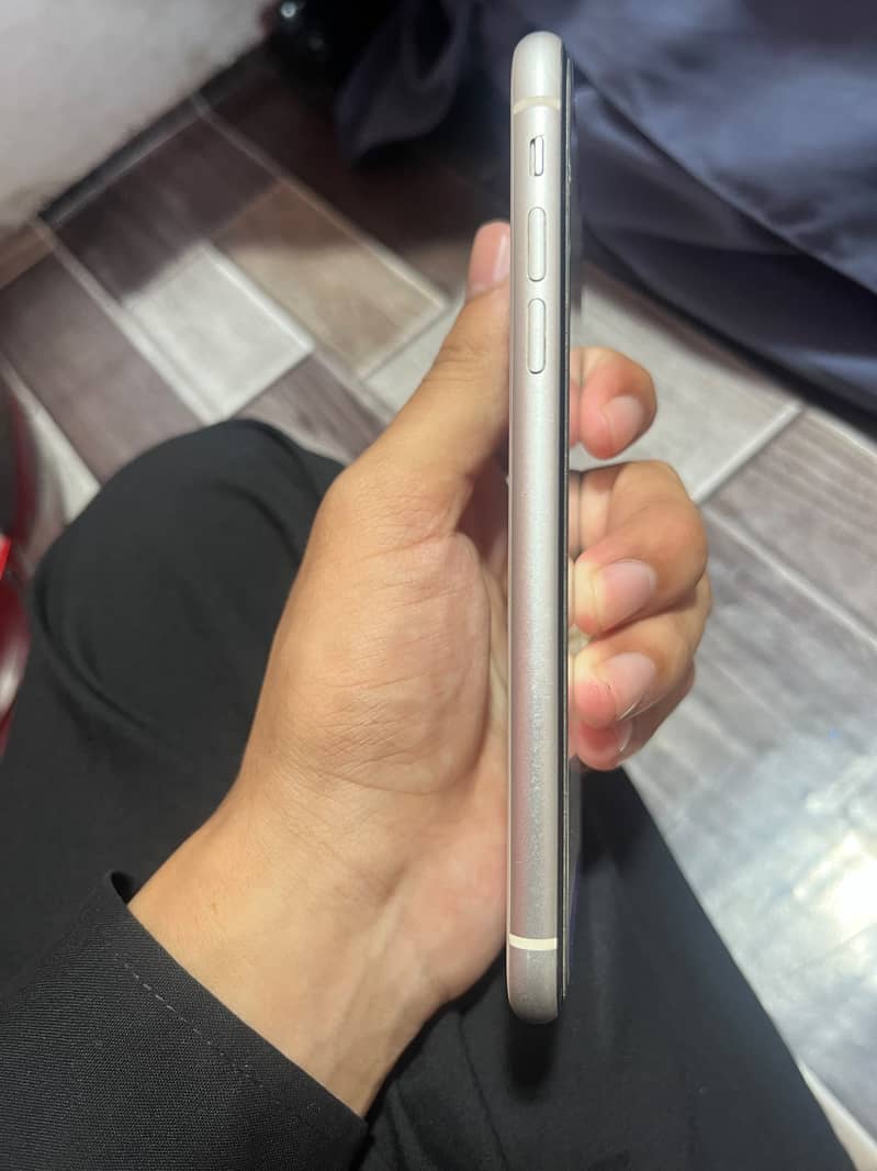 Apple iPhone 11 3