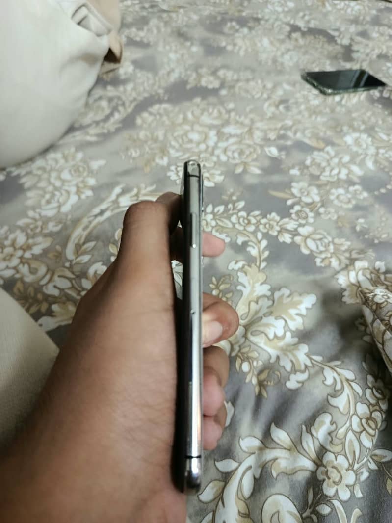 Apple iPhone X 3