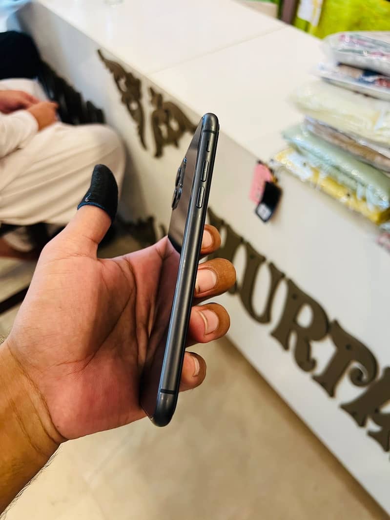Apple iPhone 11 0