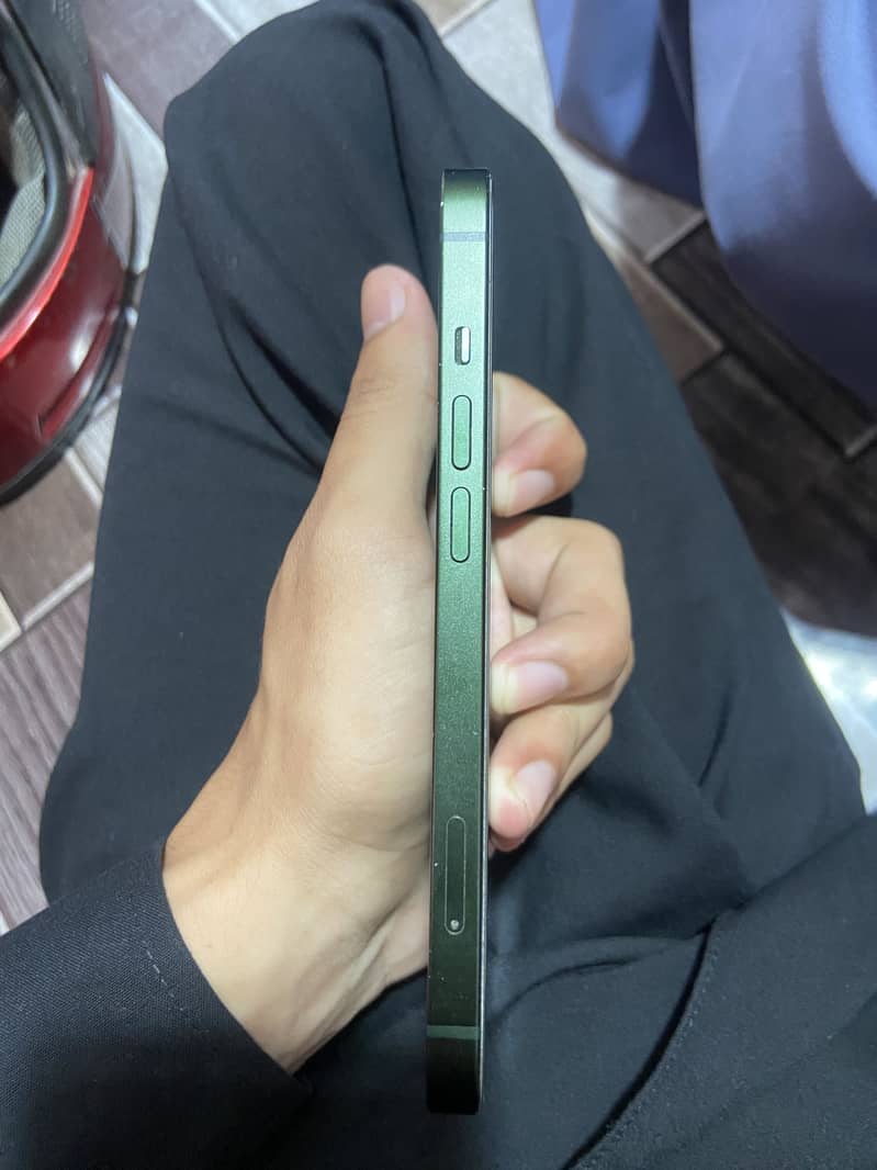 Apple iPhone 13 2