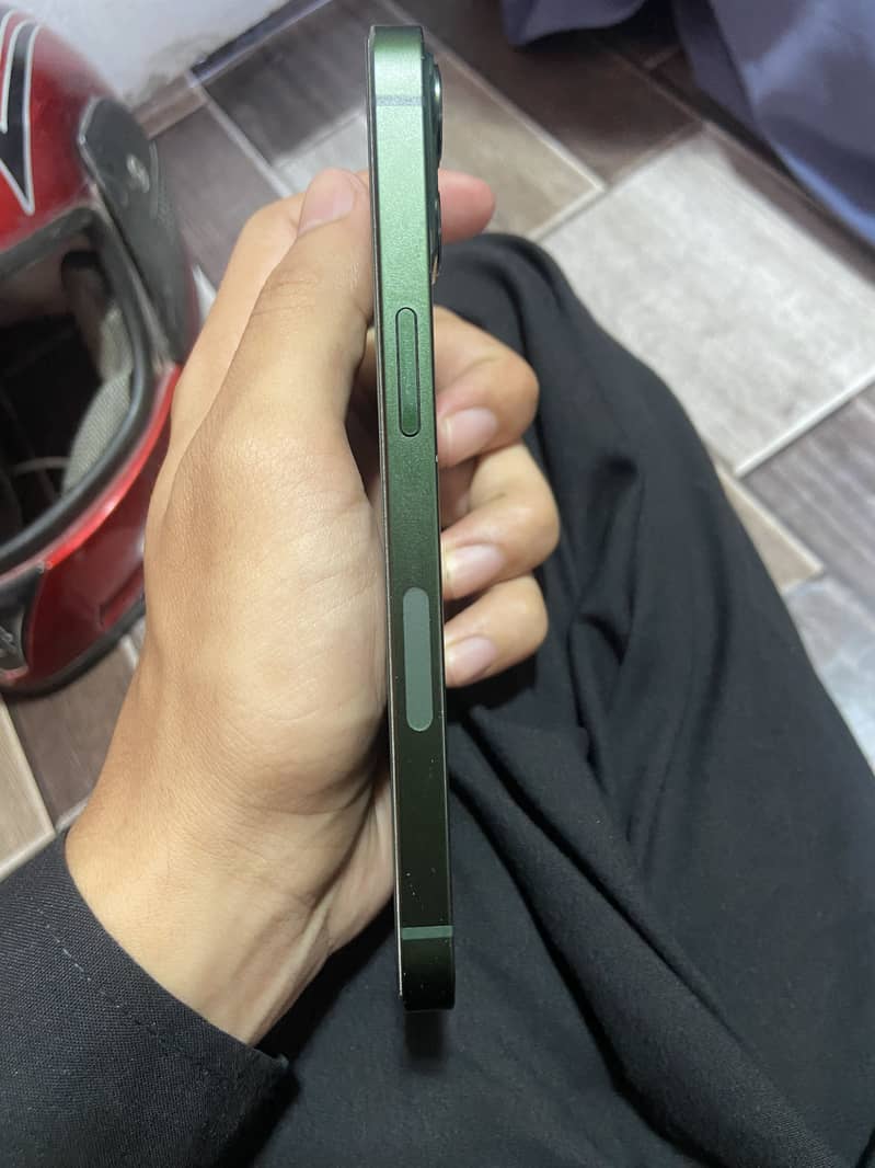 Apple iPhone 13 3