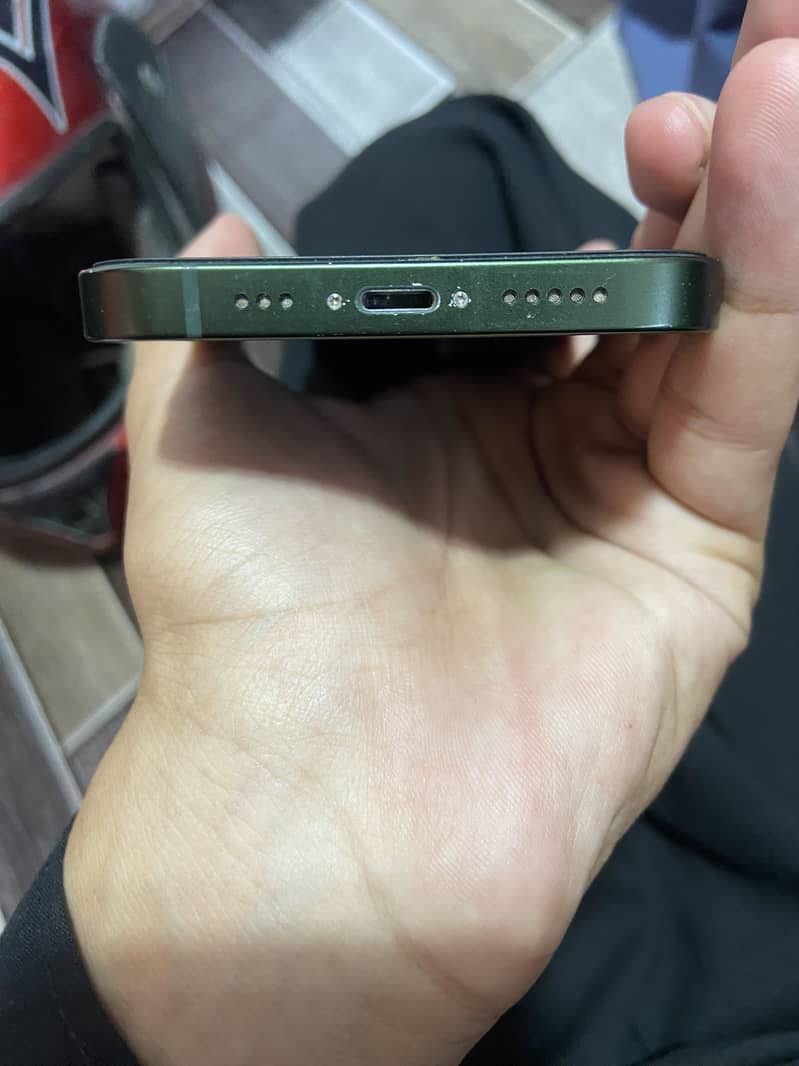 Apple iPhone 13 4