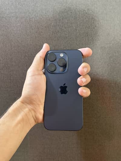 IPhone 15 Pro / 4 months sim time Factory unlock/11,12,13,14,15,16,17