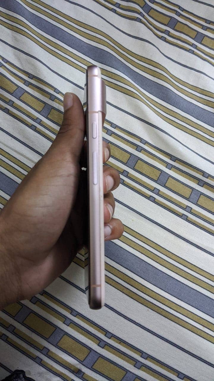 Google Pixel 8 4