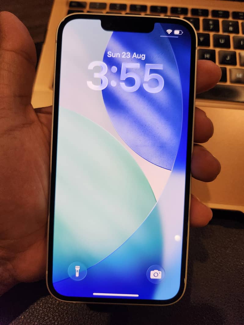 Apple iPhone 17e 1