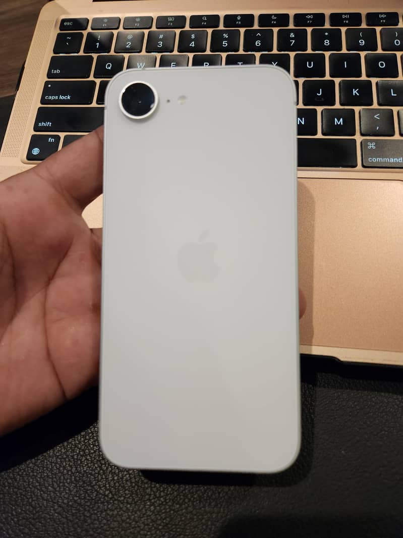 Apple iPhone 17e 2