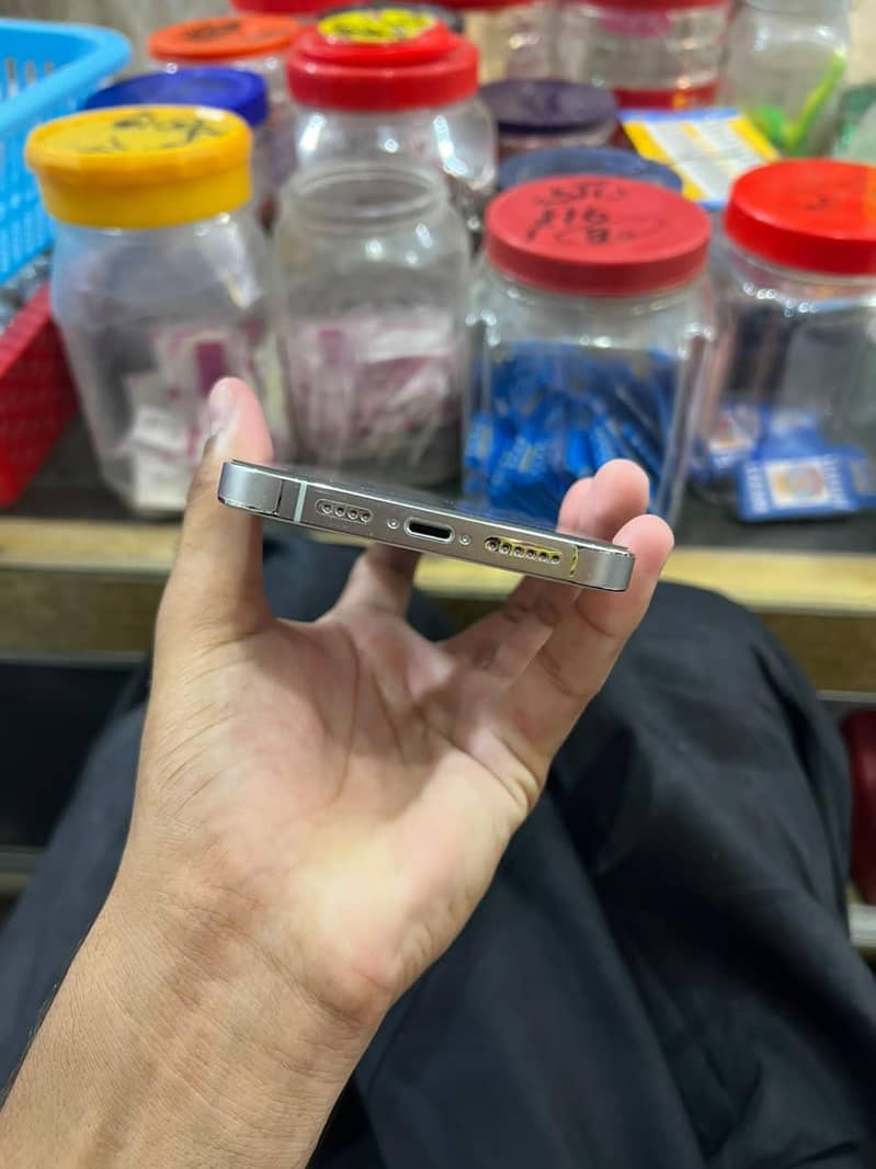 Apple iPhone 13 Pro Max 4