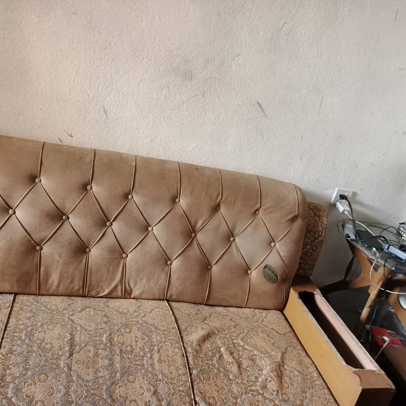 صوفہ اور سنگھار میز استعمال شدہ 3