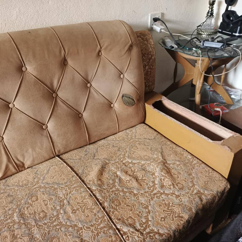 صوفہ اور سنگھار میز استعمال شدہ 4