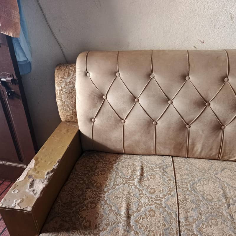 صوفہ اور سنگھار میز استعمال شدہ 5