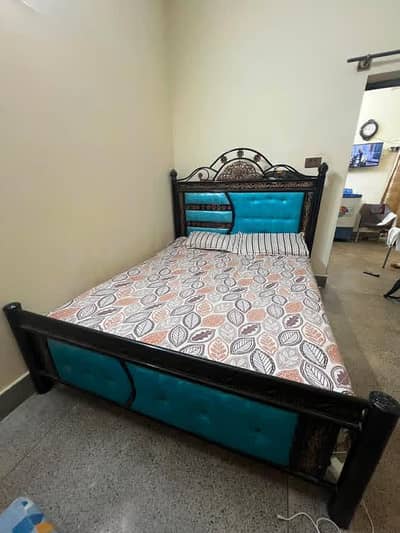 KING SIZE BED AVAILABLE  WITH MATTERESS