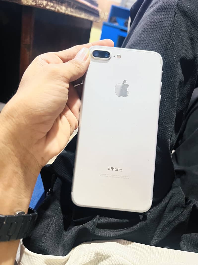 Apple iPhone 7 Plus 2