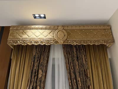3 Curtain boxes