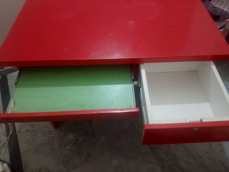 Computer Table – Excellent Condition 4
