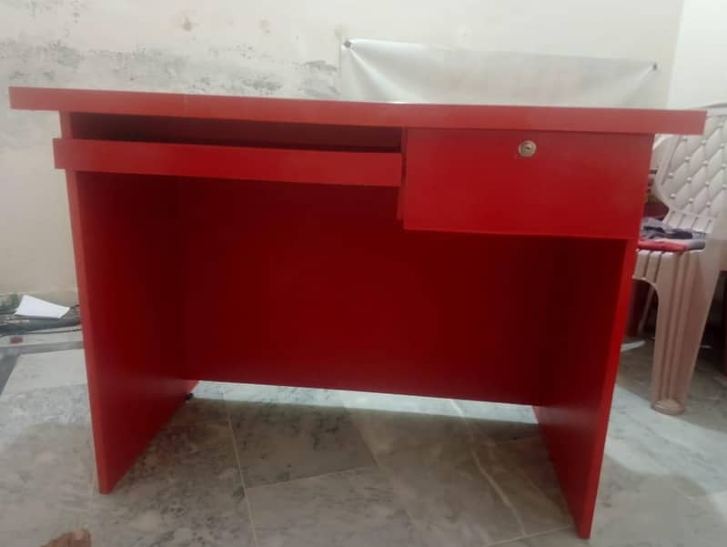 Computer Table – Excellent Condition 6