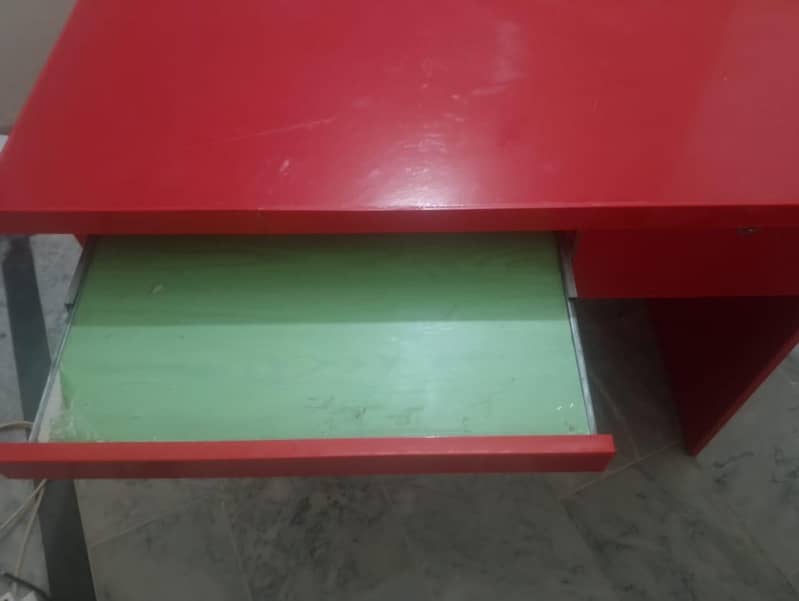 Computer Table – Excellent Condition 7