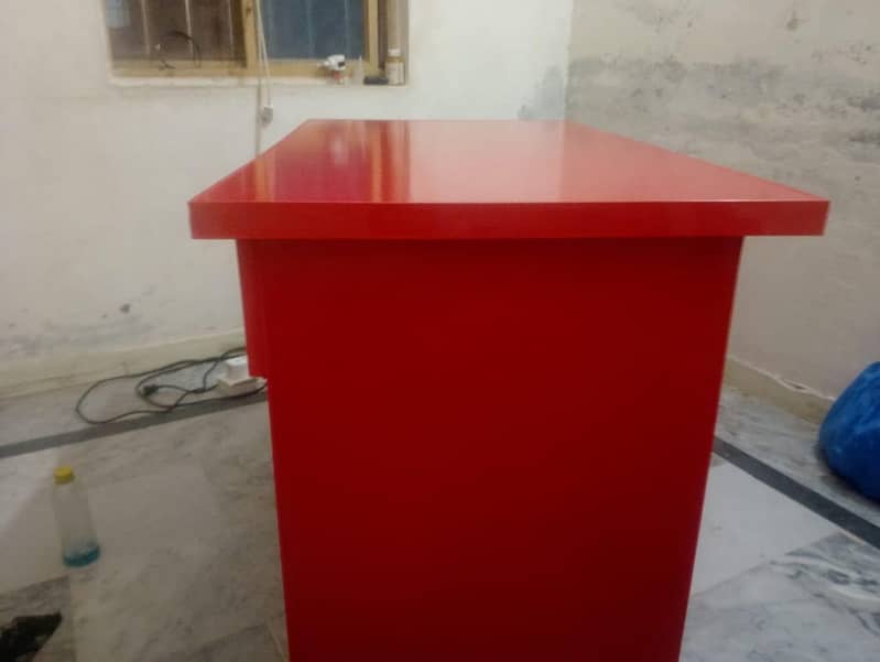 Computer Table – Excellent Condition 8