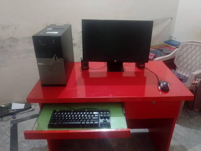 Computer Table – Excellent Condition 10