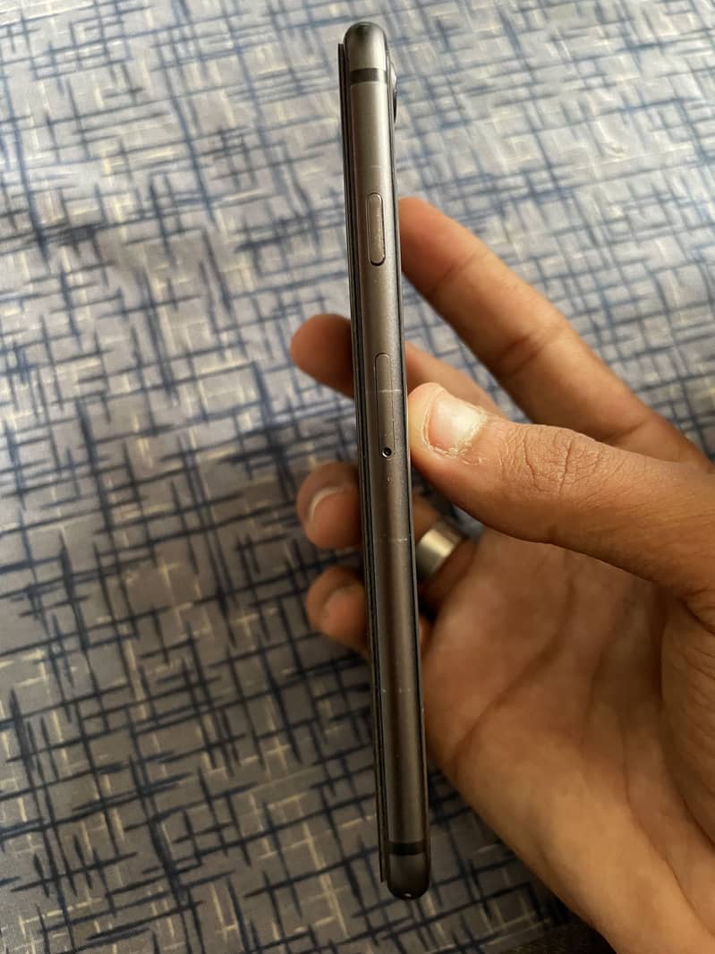 Apple iPhone 8 3