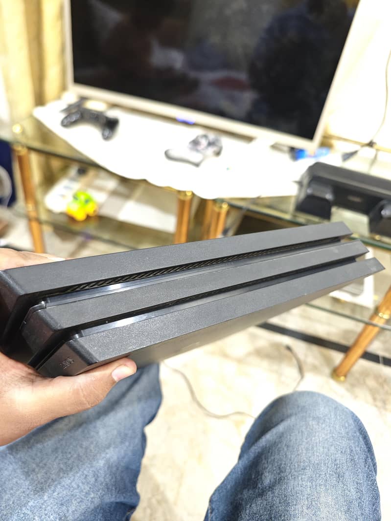 PS4 Pro 1TB 1