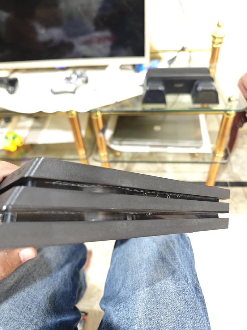 PS4 Pro 1TB 2