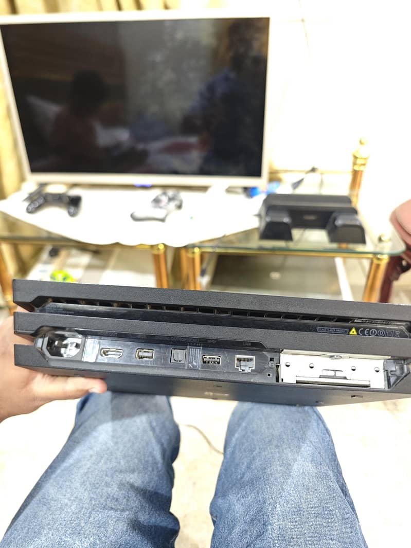 PS4 Pro 1TB 3