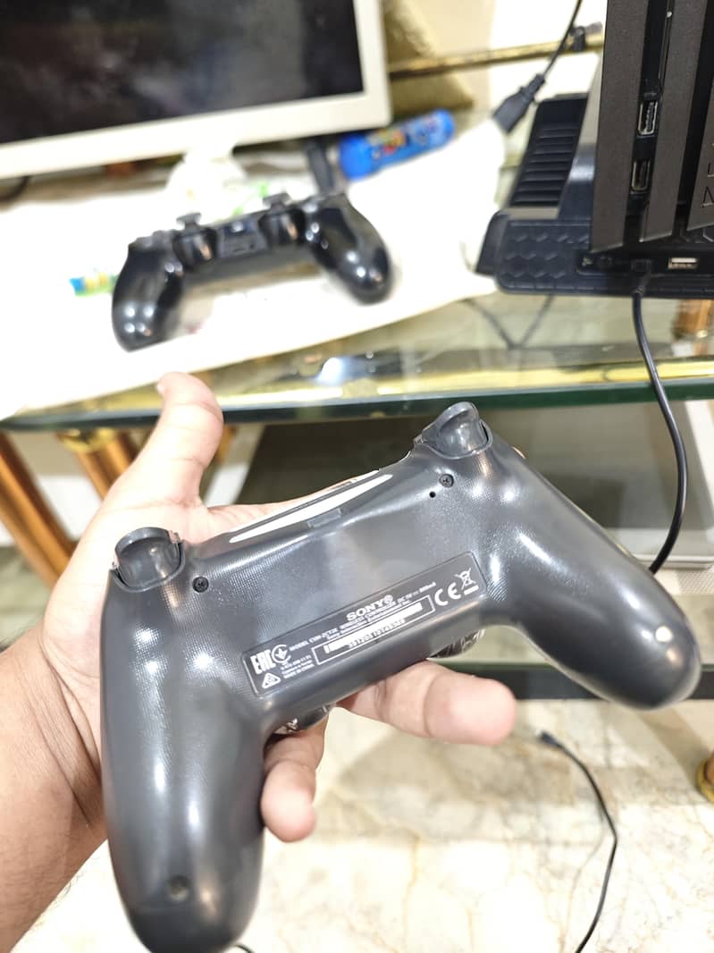PS4 Pro 1TB 7