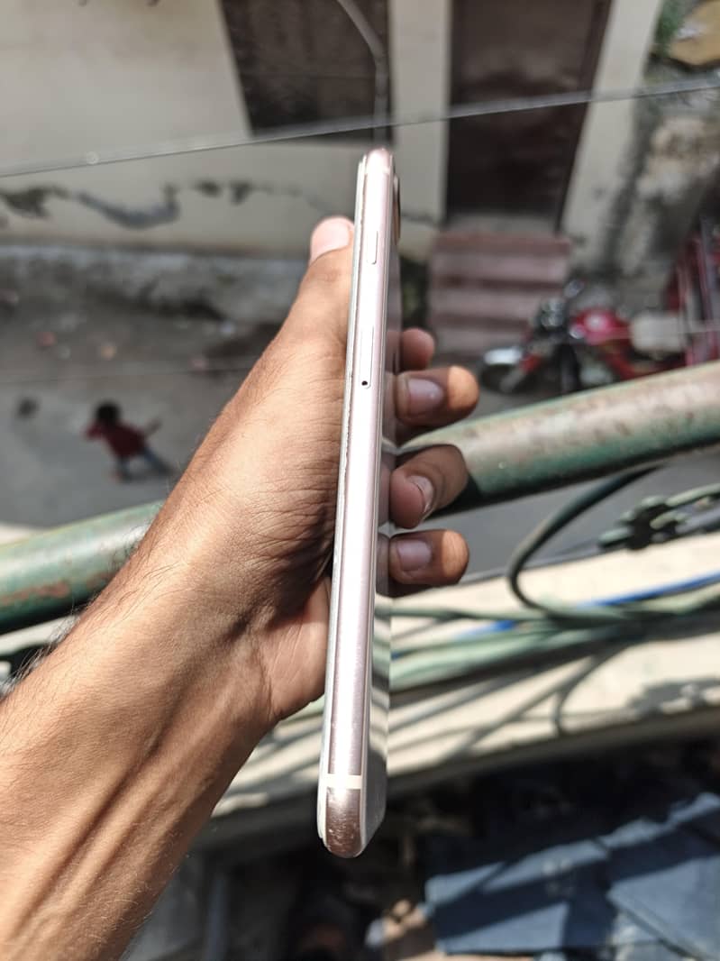 Apple iPhone 8 Plus 4