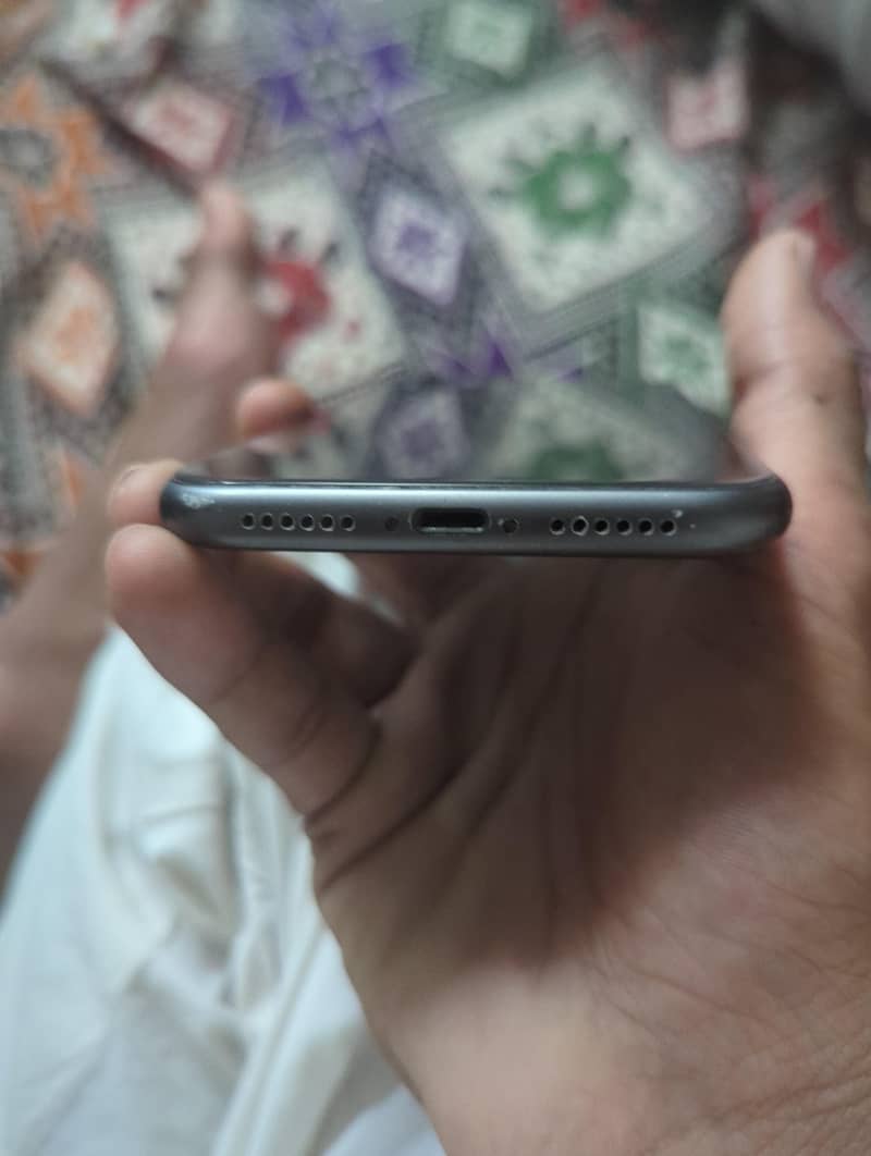 Apple iPhone 11 3