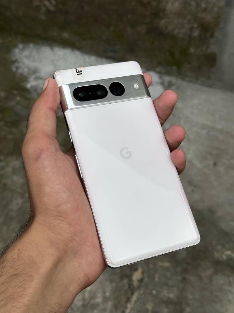 Google Pixel 7 Pro Display dot 2