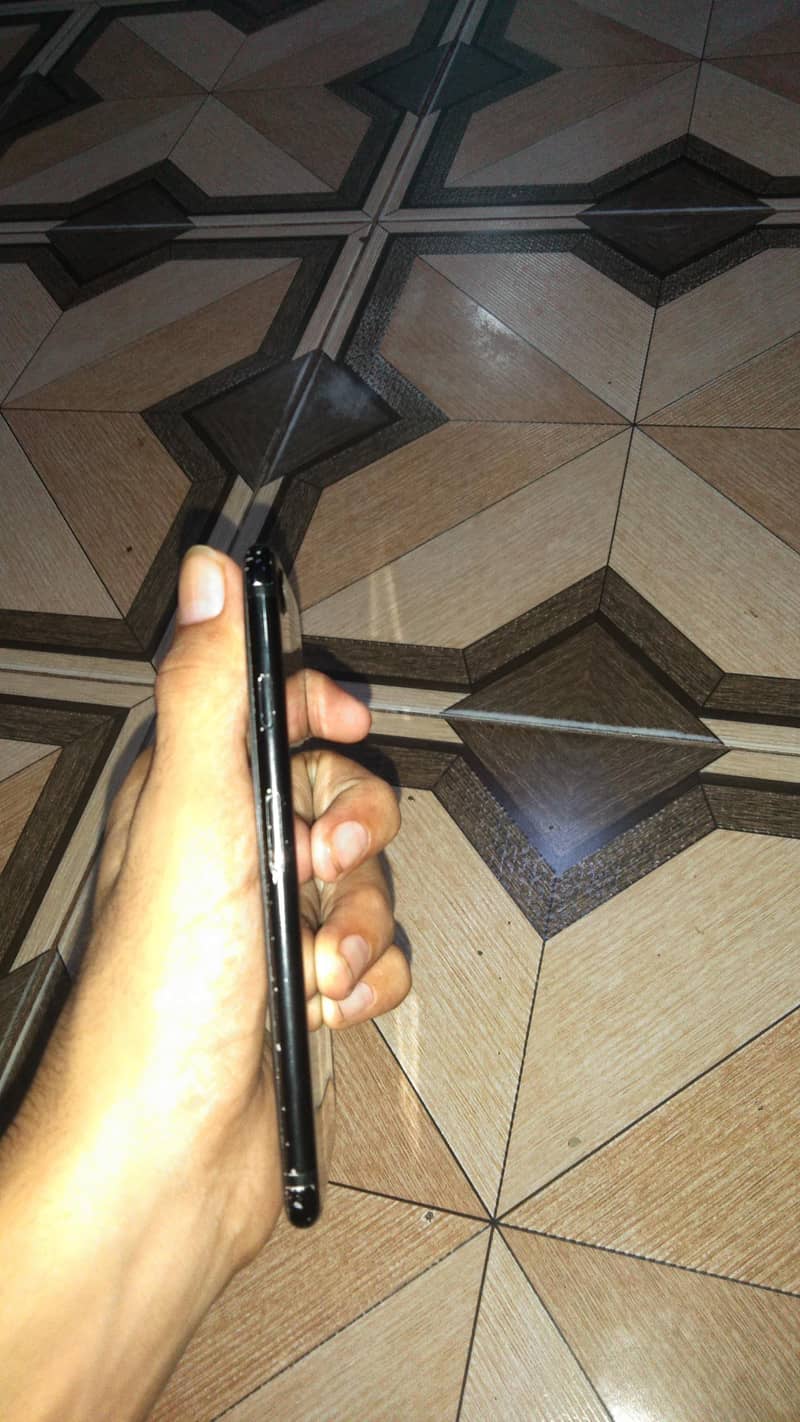 Apple iPhone 7 3