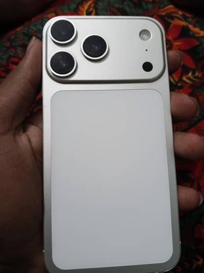 Apple iPhone Xr converted into 17 pro