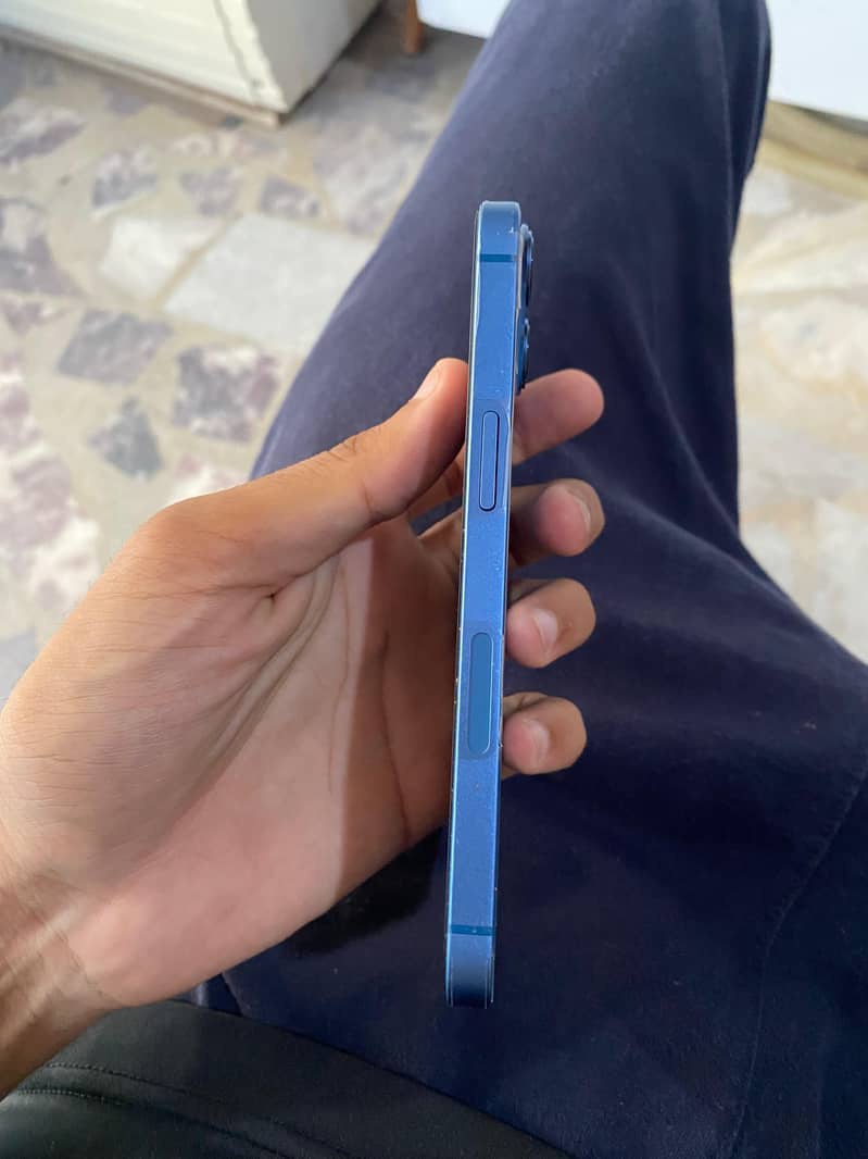 Apple iPhone 13 2