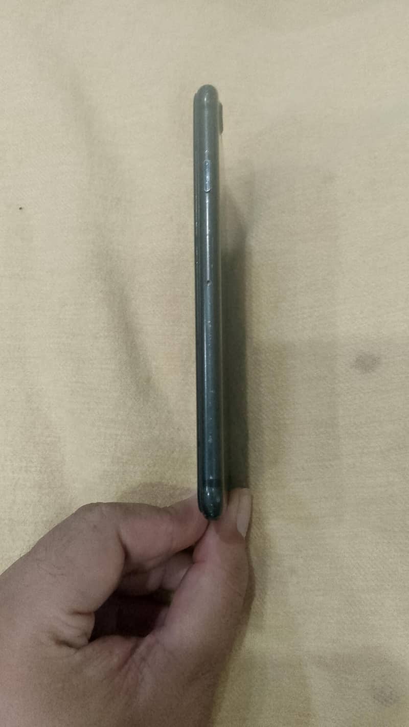 Apple iPhone 7 3