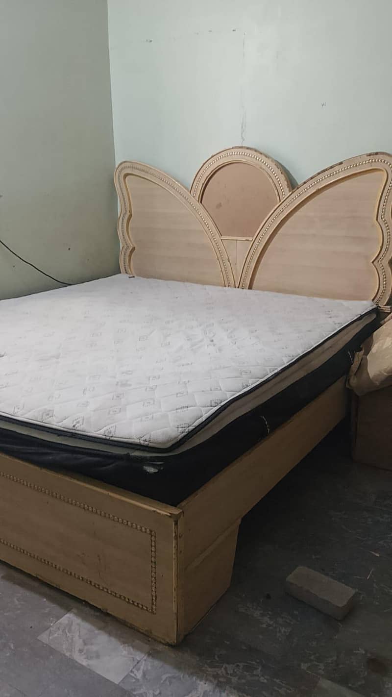 king size bed 0